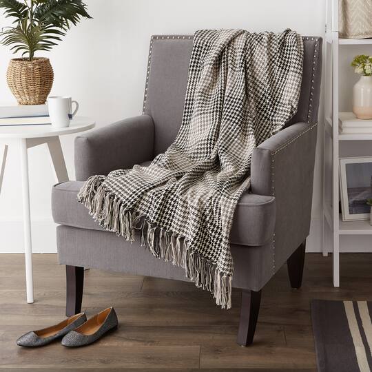 Black & Gray Houndstooth Plaid Throw
